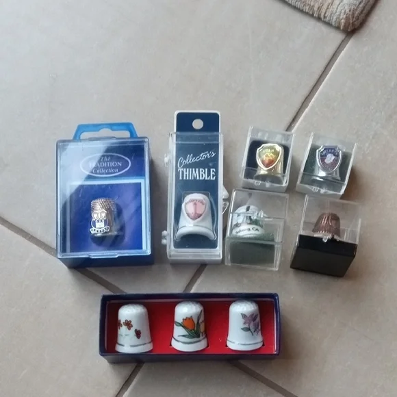 Assorted Collectible Thimbles Set - Picture 2 of 16